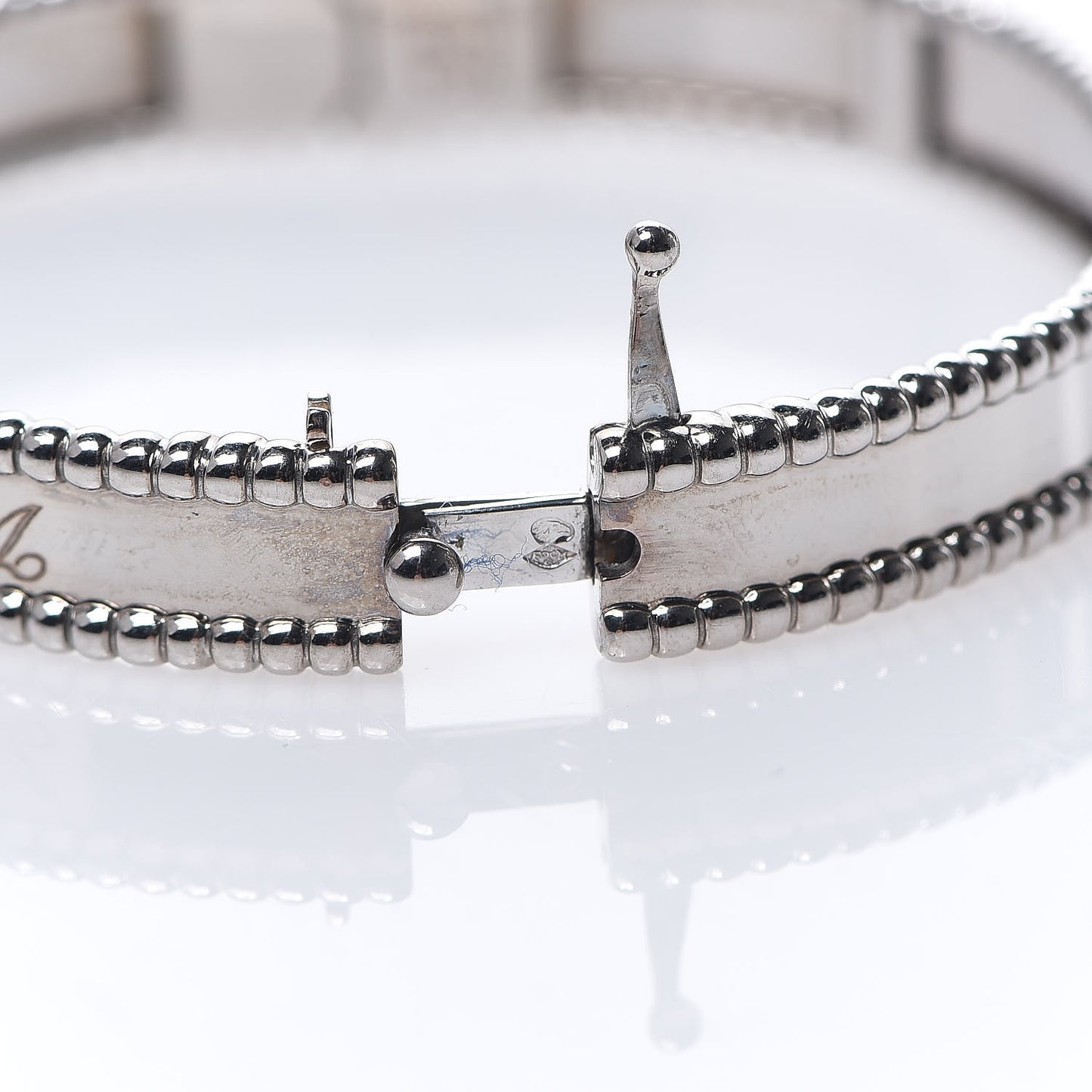 18K White Gold Perlee Signature Bangle Bracelet S