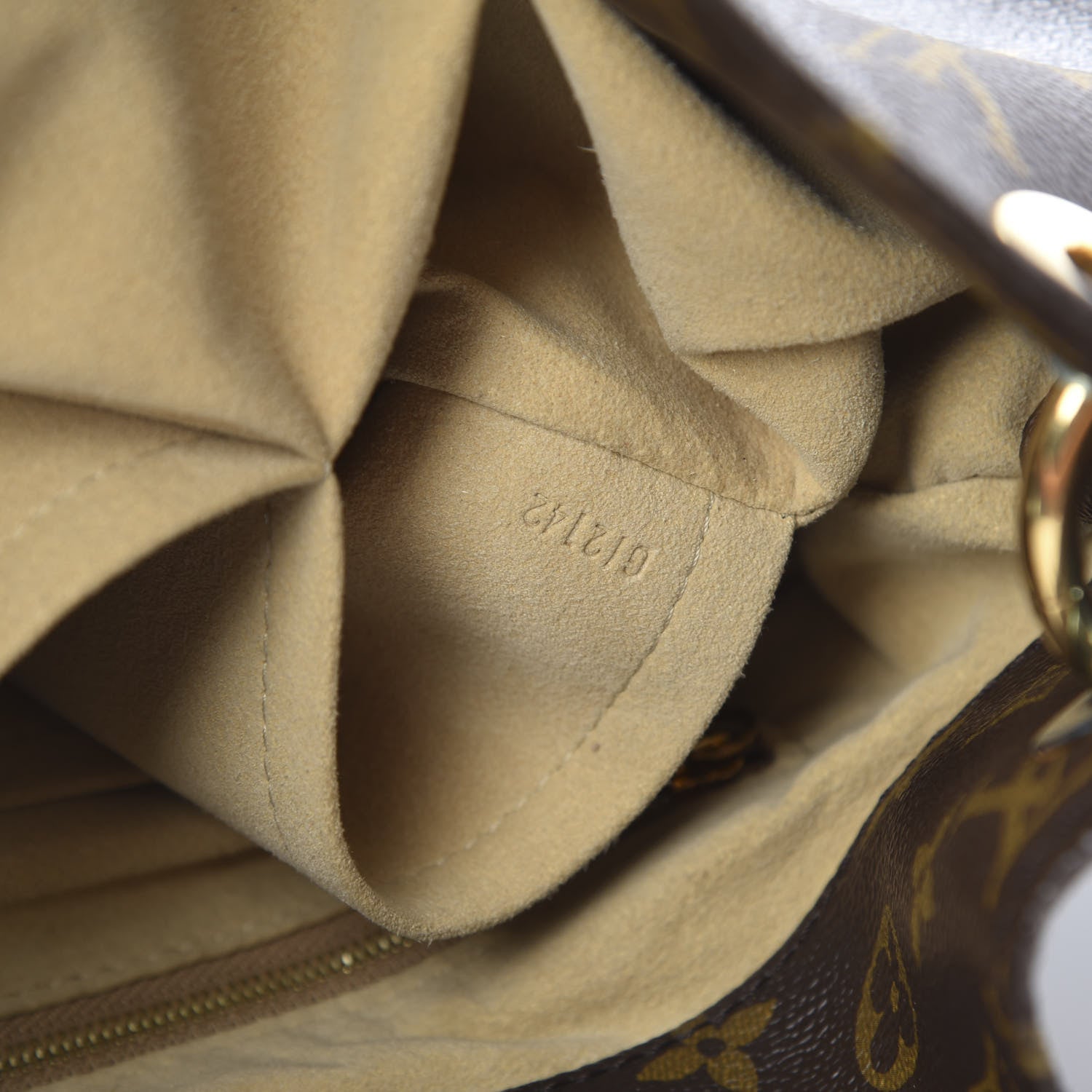 Louis Vuitton Monogram Artsy MM 7 of 14