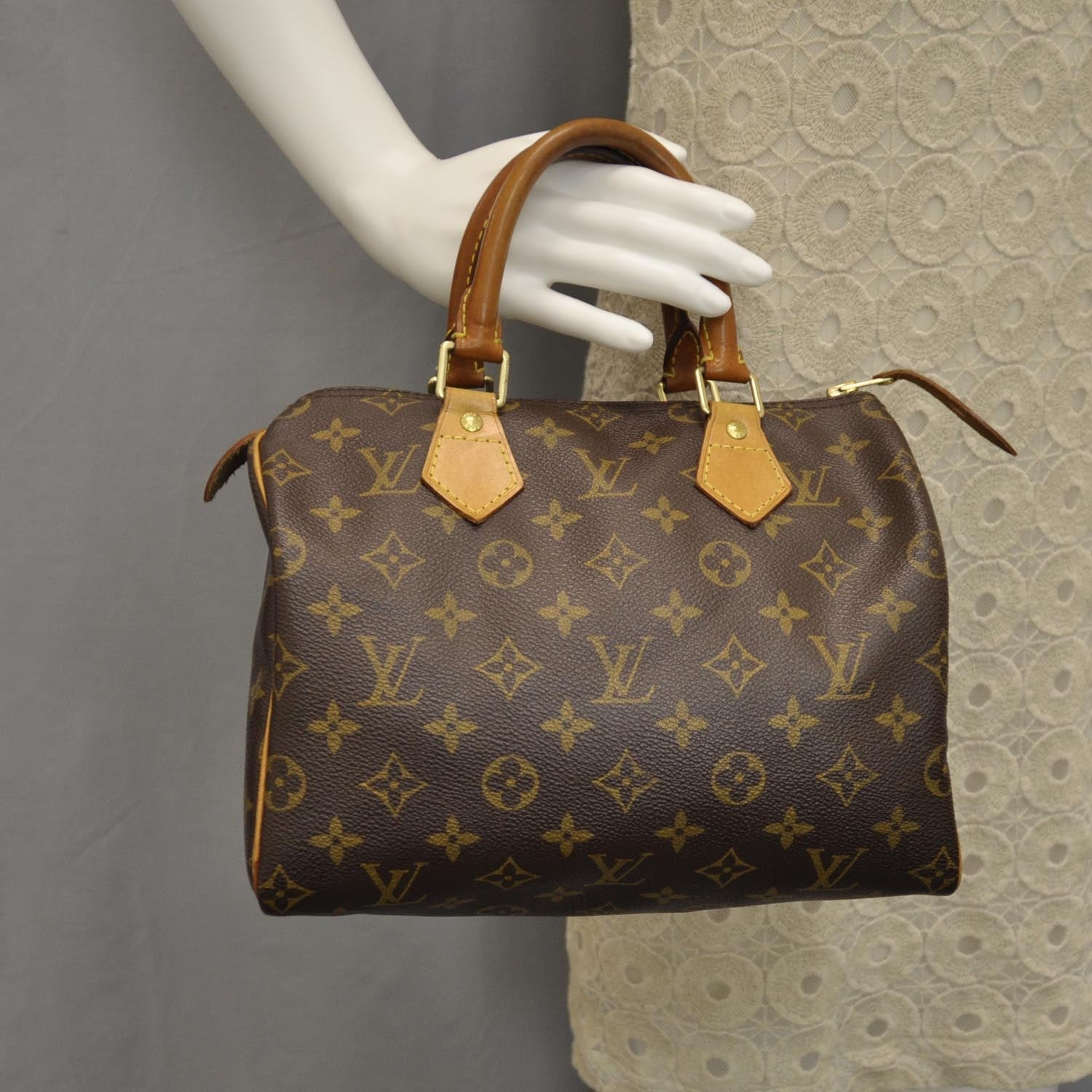 Louis Vuitton Monogram Speedy 25 2 of 10