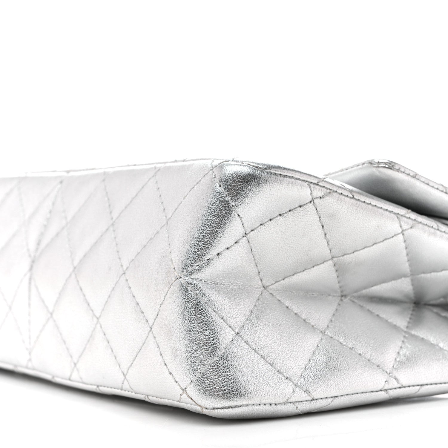 Chanel Metallic Lambskin Quilted 2.55 Reissue 226 Flap Silver Chanel Metallic Lambskin Quilted 2.55 Reissue 226 Flap Silver