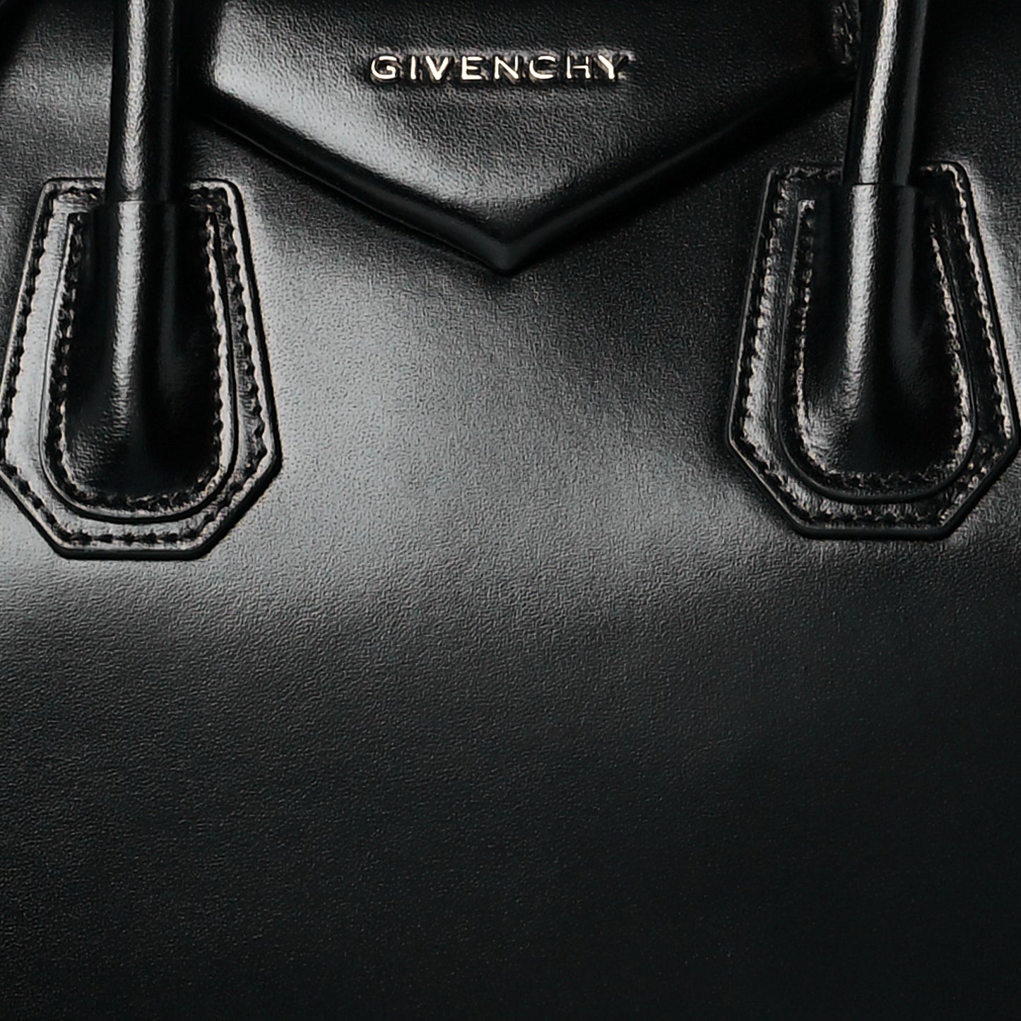 Shiny Lord Calfskin Small Antigona Black