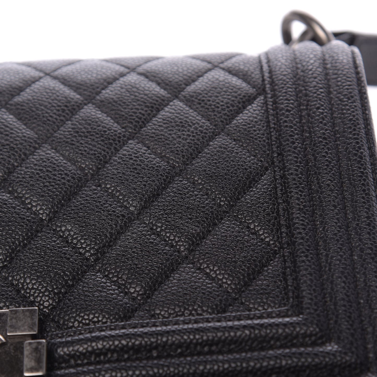 Caviar Quilted Medium Boy Flap Black