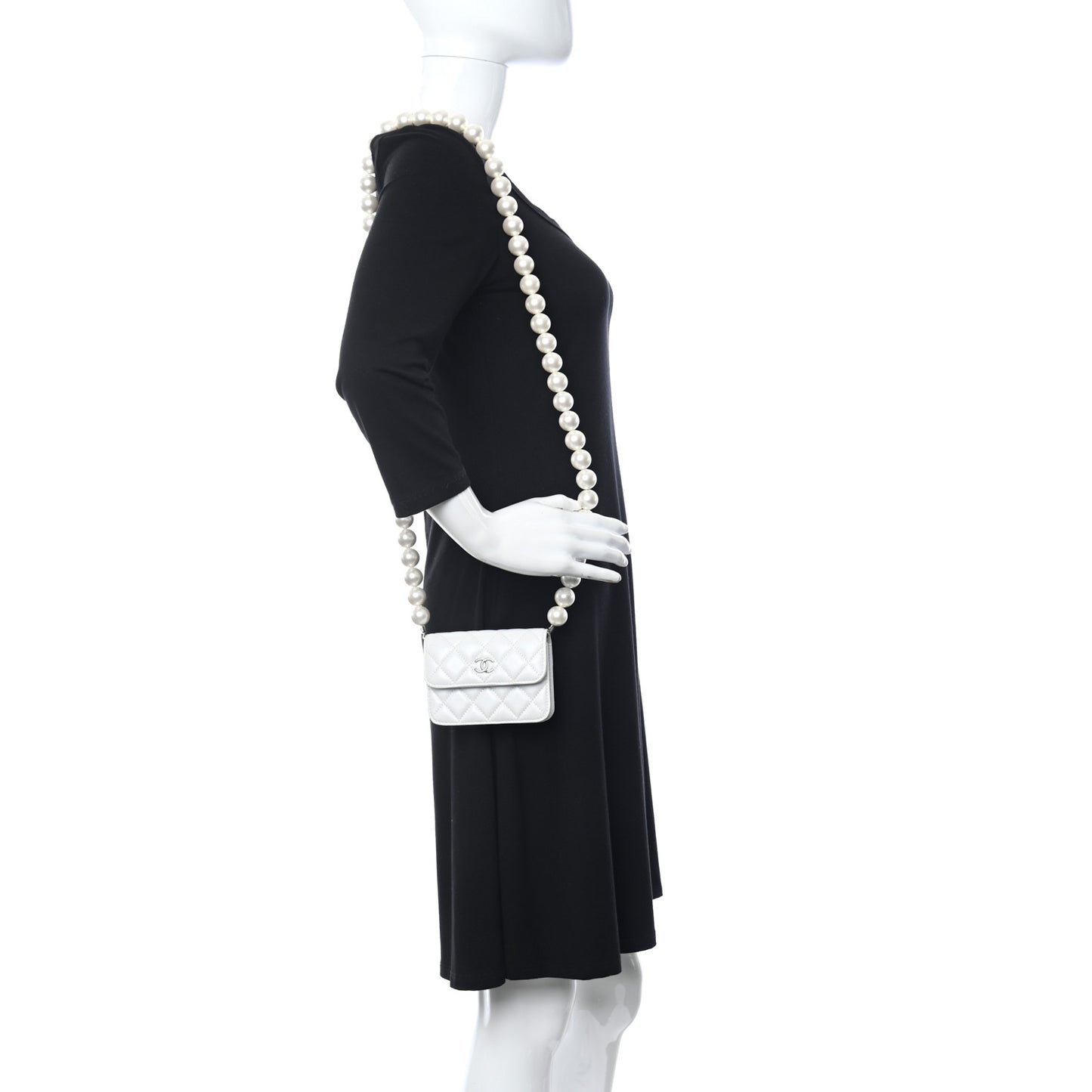 Calfskin Quilted Maxi Pearls Card Holder Flap With Chain White