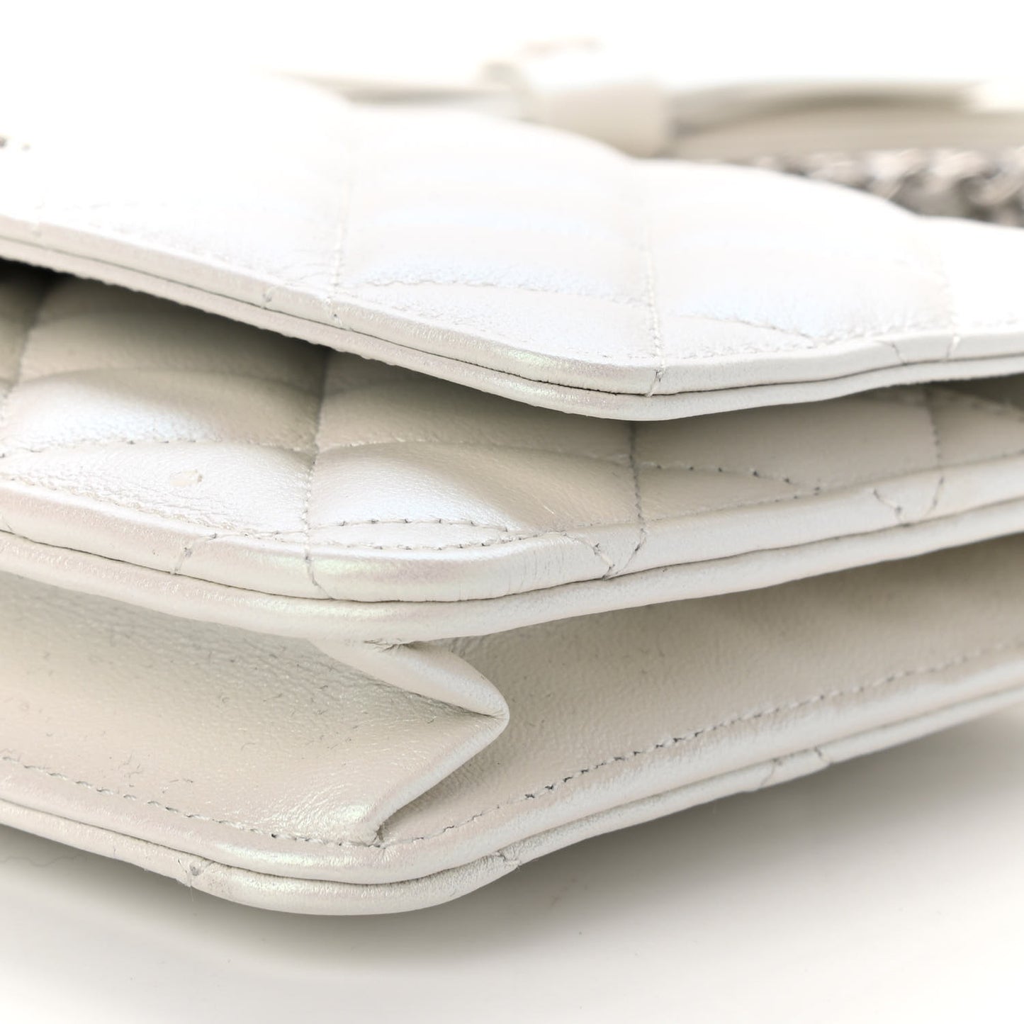 Lambskin Quilted Coco Bow Wallet On Chain WOC White