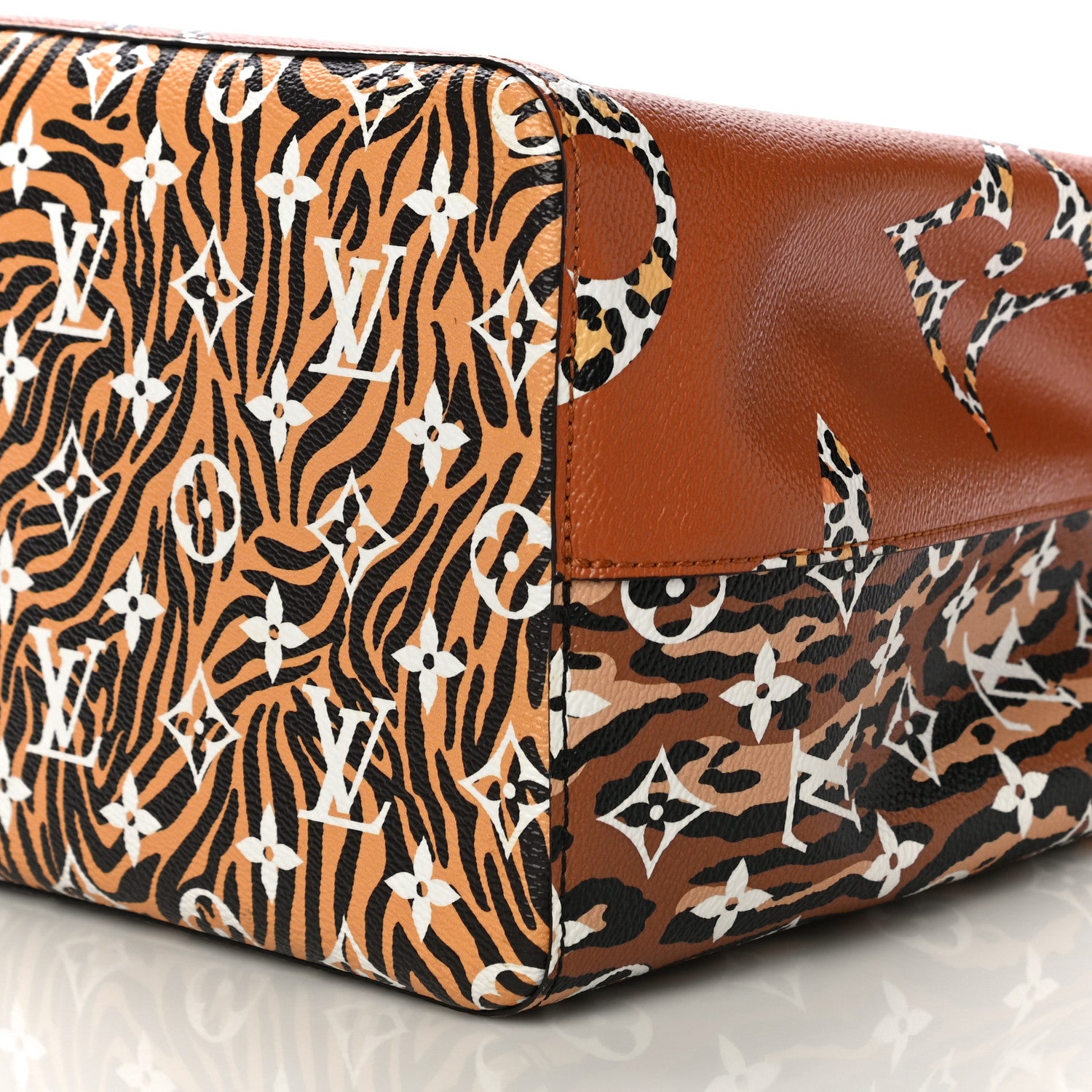 Louis Vuitton Monogram Giant Jungle NéoNoé Caramel 9 of 9