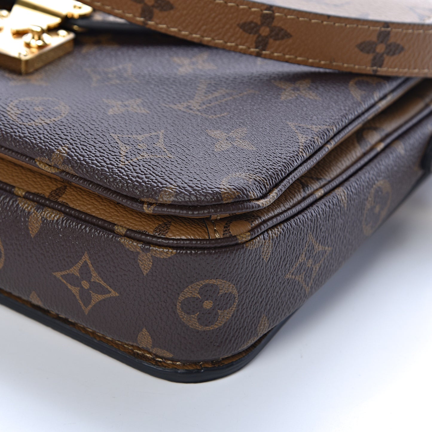 Reverse Monogram Pochette Metis