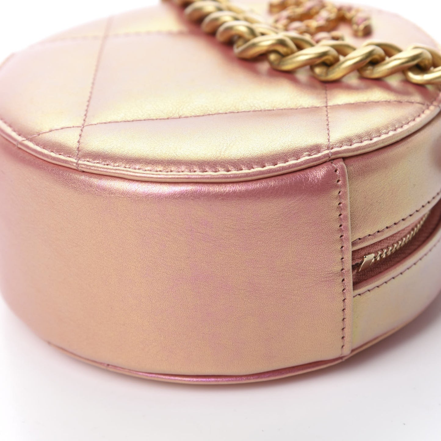Iridescent Calfskin Quilted 19 Round Clutch With Chain Pink