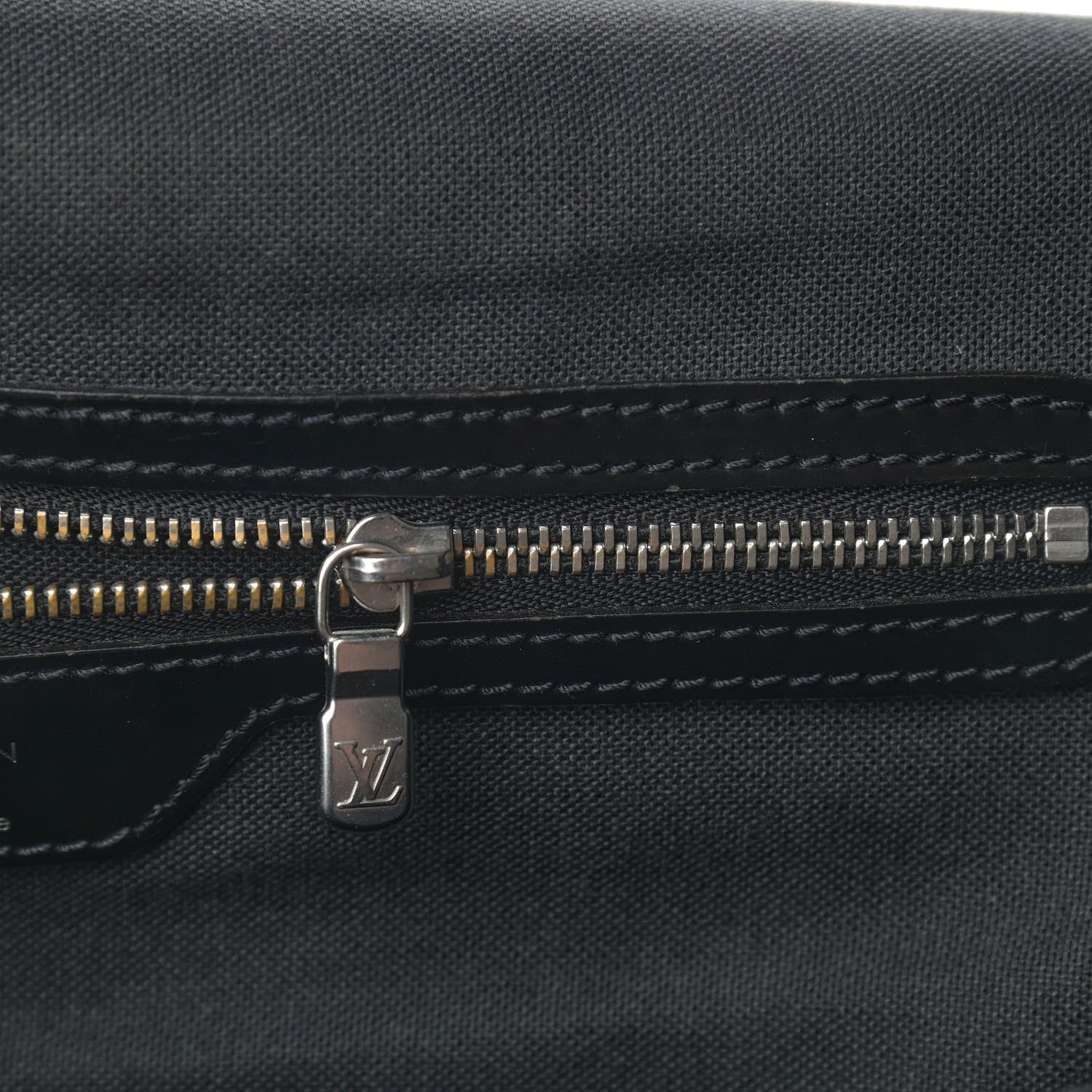 Louis Vuitton Taiga Taimyr Messenger Bag Epicea 12 of 12
