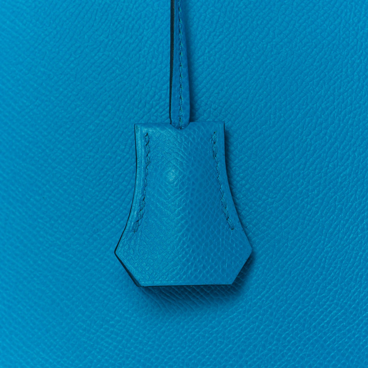 Epsom Kelly Sellier 32 Bleu Frida