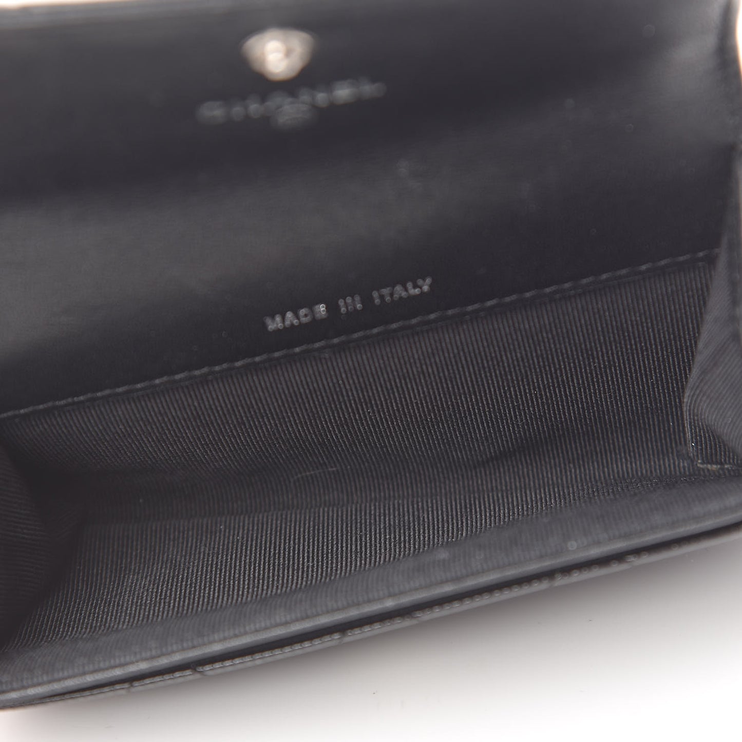 Striated Patent Quilted Card Holder Grey