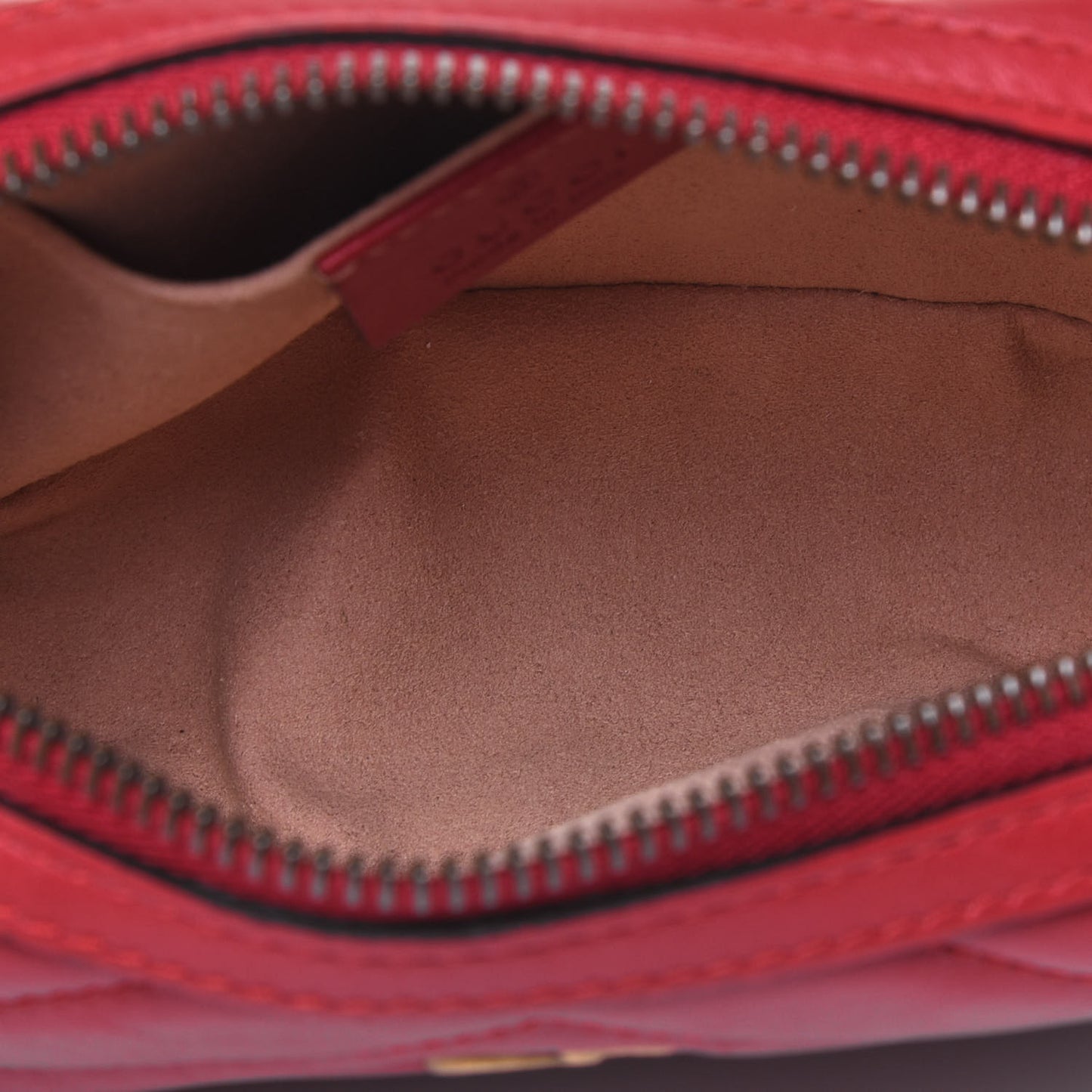Calfskin Matelasse GG Marmont Cosmetic Case Hibiscus Red