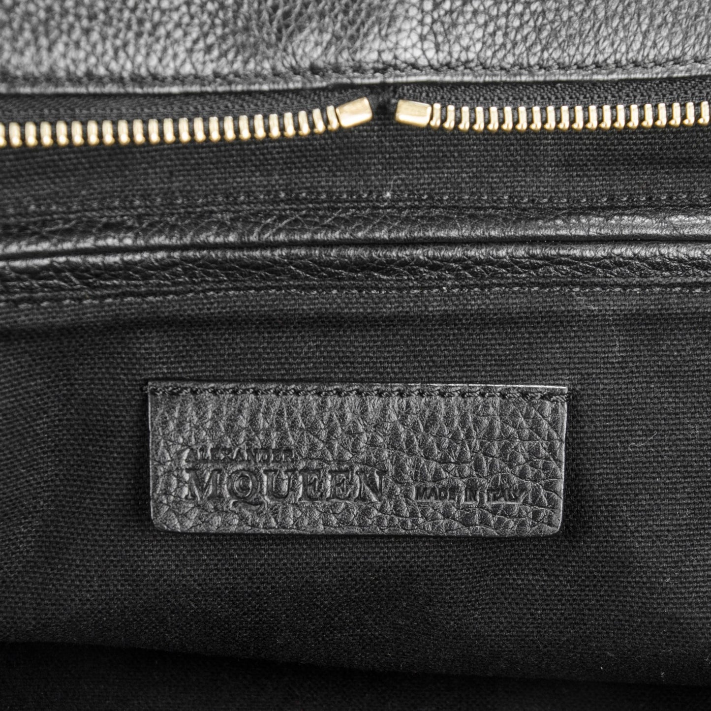 Pebbled Calfskin Large Skull Padlock Zip Around Tote Black