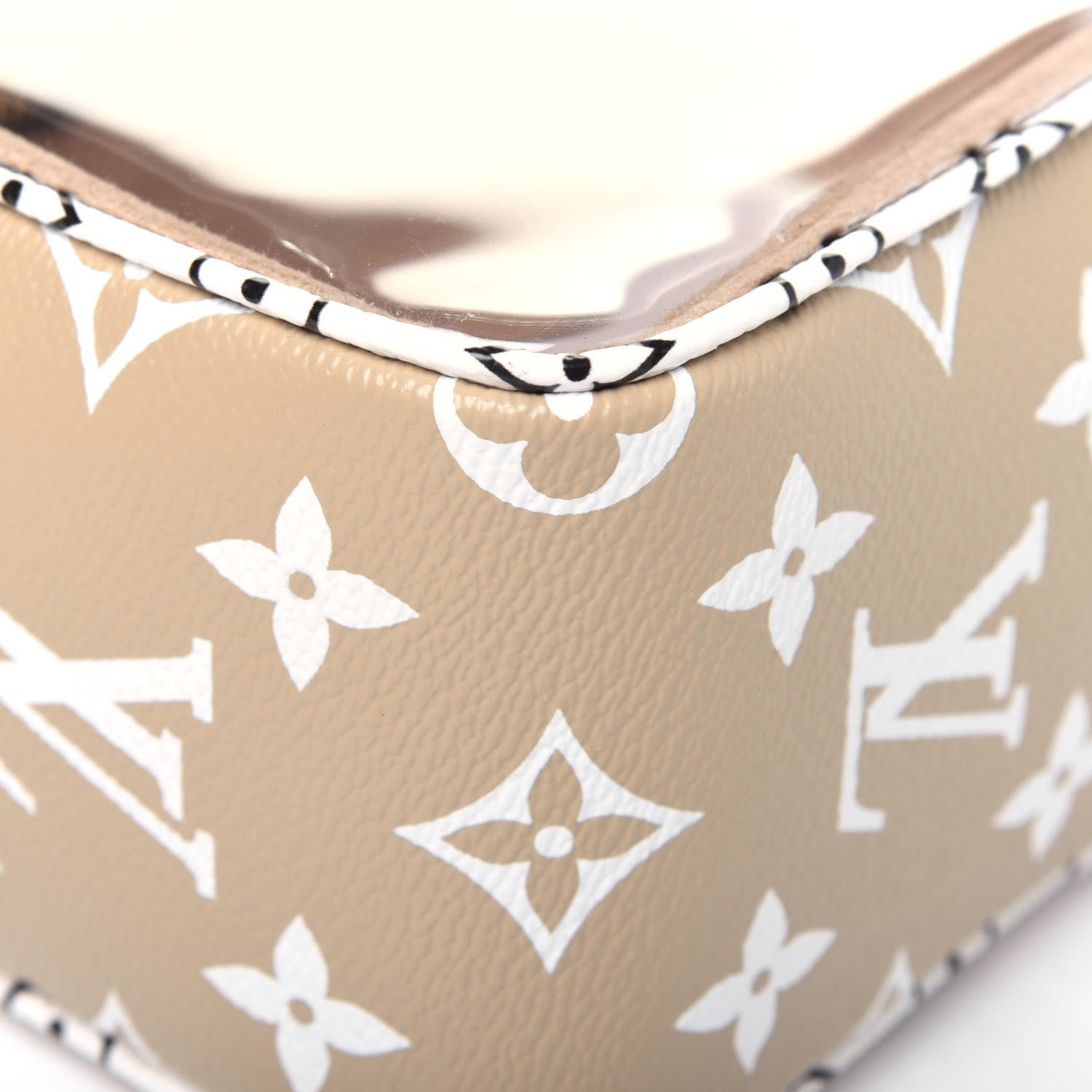 Louis Vuitton Monogram Giant Beach Pouch Kaki 10 of 14