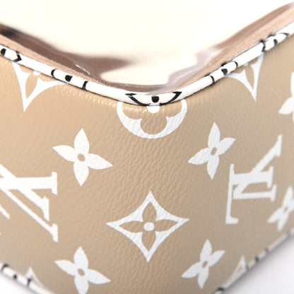 Louis Vuitton Monogram Giant Beach Pouch Kaki 10 of 14
