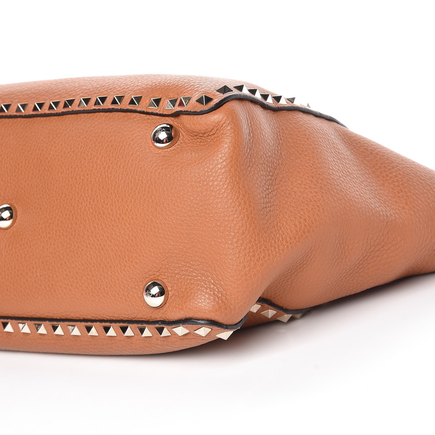 Valentino Garavani Pebbled Calfskin Medium Rockstud Tote Light Cuir 10 of 10