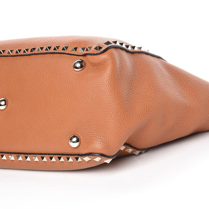Valentino Garavani Pebbled Calfskin Medium Rockstud Tote Light Cuir 10 of 10
