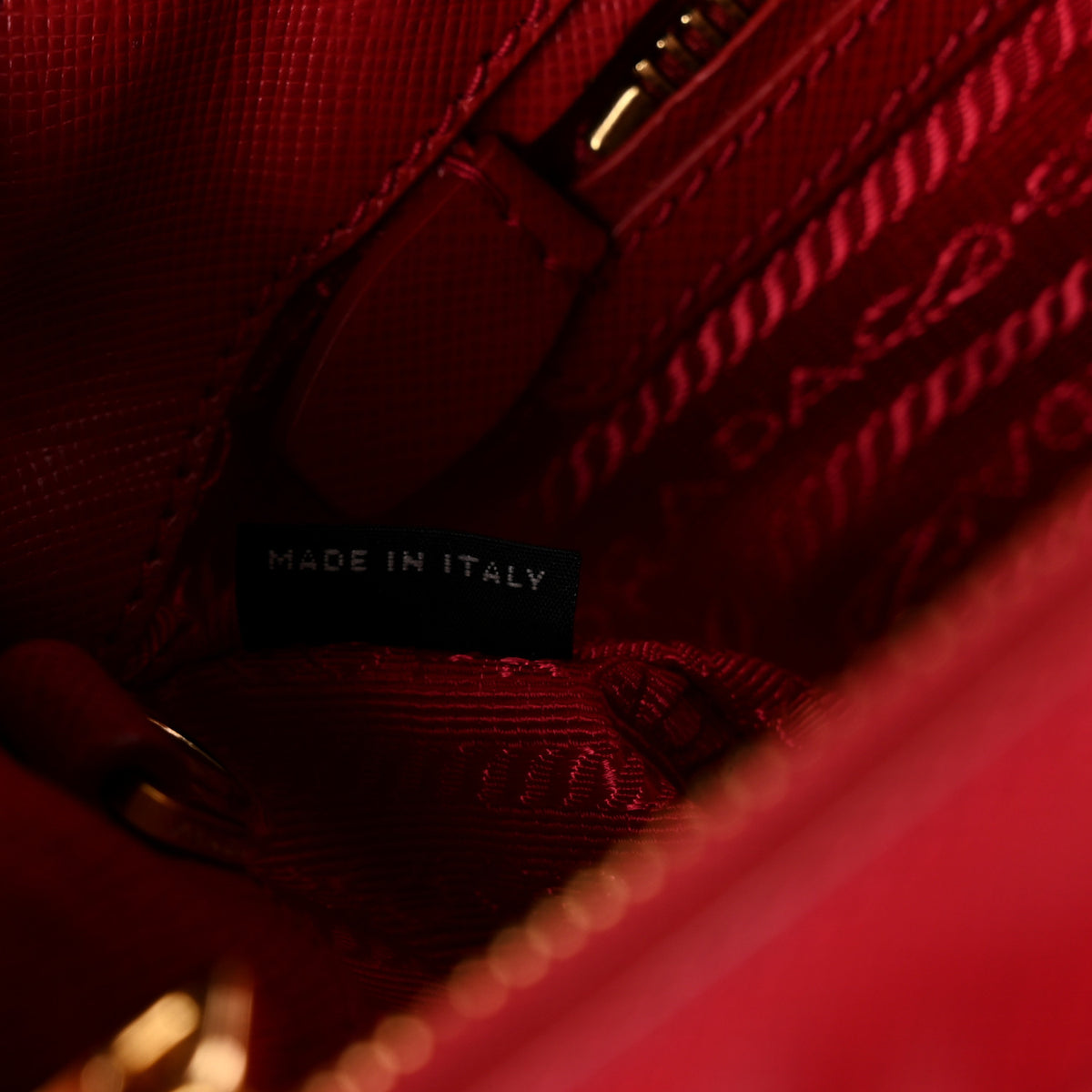 Saffiano Medium Galleria Double Zip Tote Fuoco