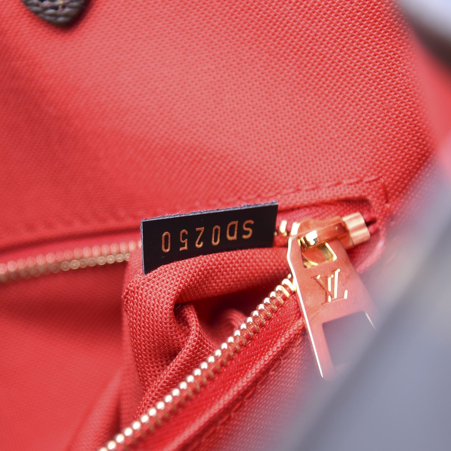 Louis Vuitton Reverse Monogram Giant Onthego MM 6 of 9