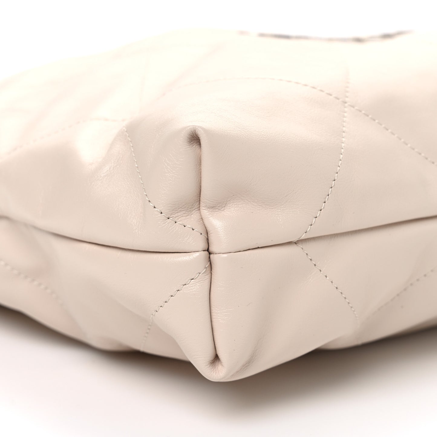 Shiny Calfskin Quilted Chanel 22 Ecru