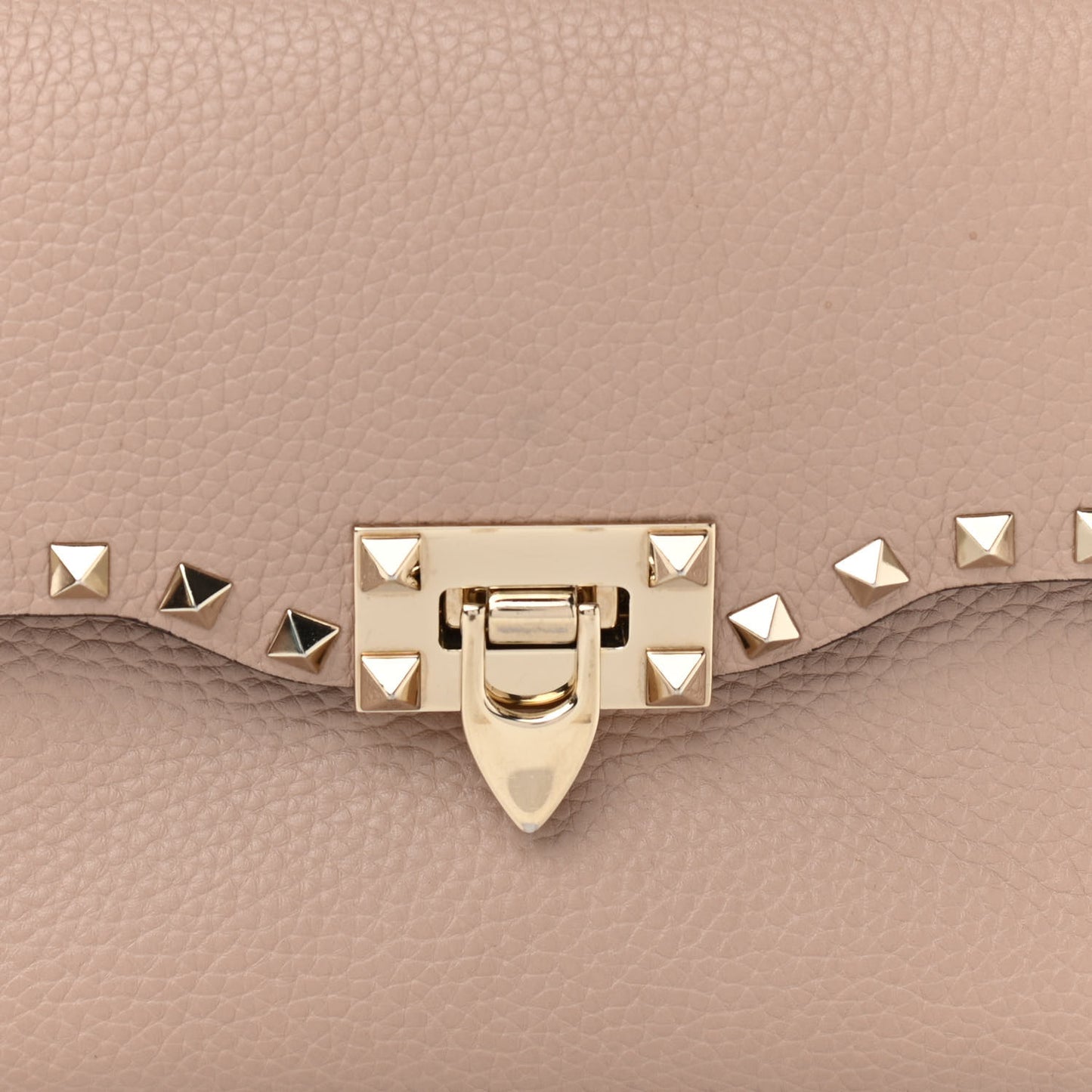 Pebbled Calfskin Medium Rockstud Flip Lock Crossbody Bag Poudre