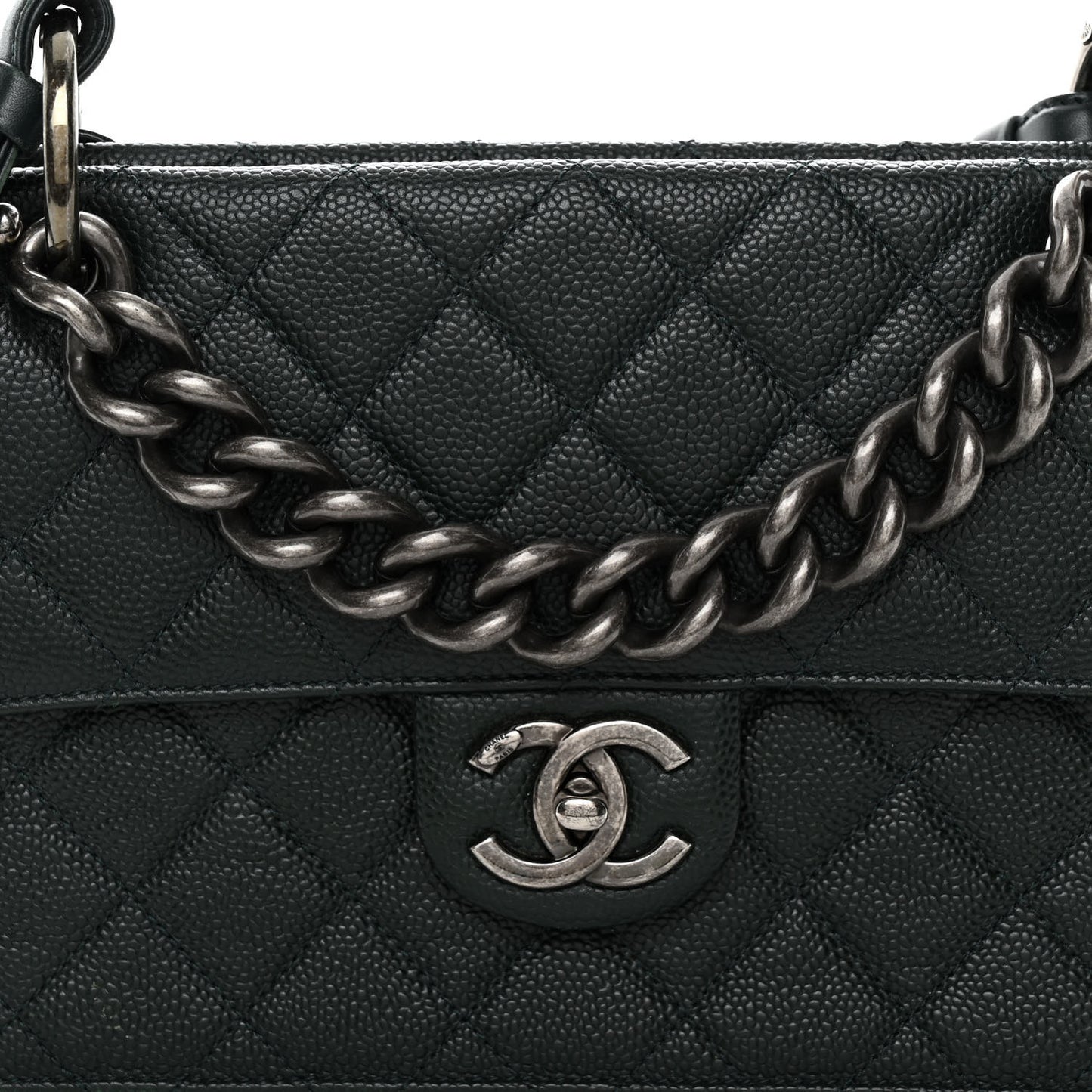 Caviar Quilted Medium Retro Class Flap Dark Green