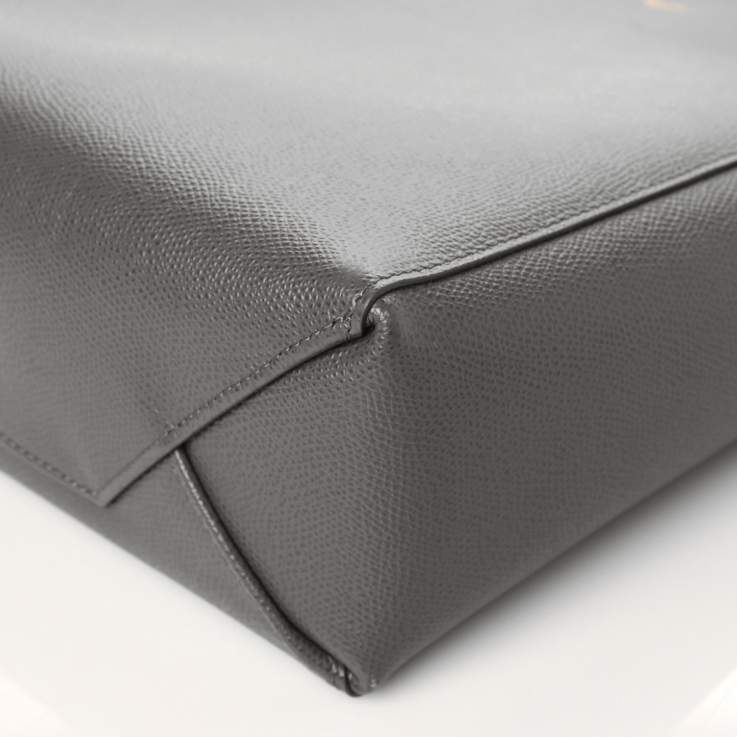 Grained Calfskin Small Vertical Cabas Grey