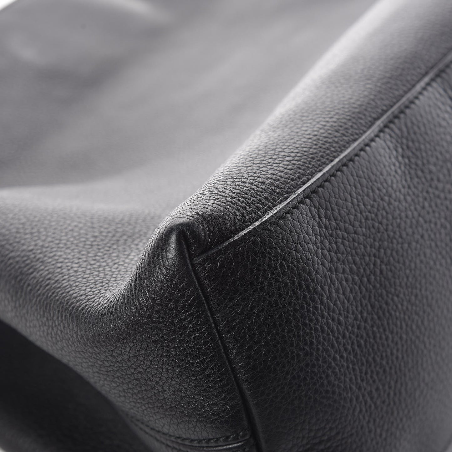 Pebbled Calfskin Medium Soho Chain Shoulder Bag Black