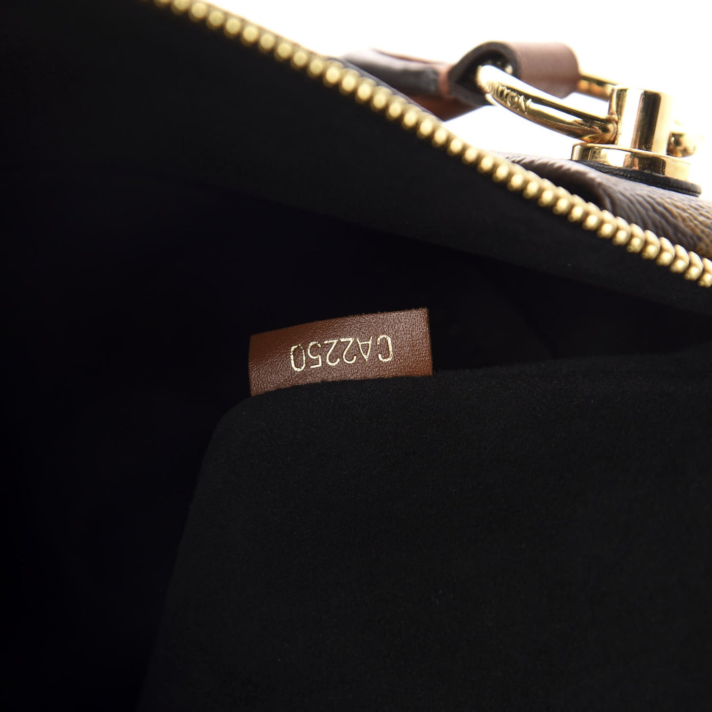 Monogram V Tote MM Black