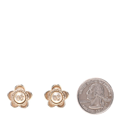 Chanel Pearl CC Flower Earrings Gold 2 of 5