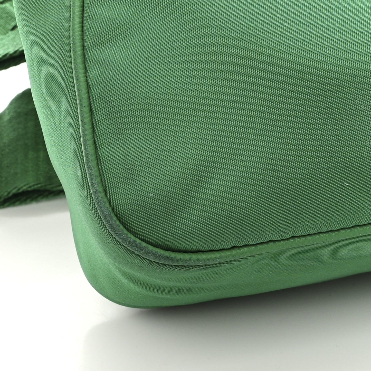 Nylon Re-Edition 2005 Shoulder Bag Menta