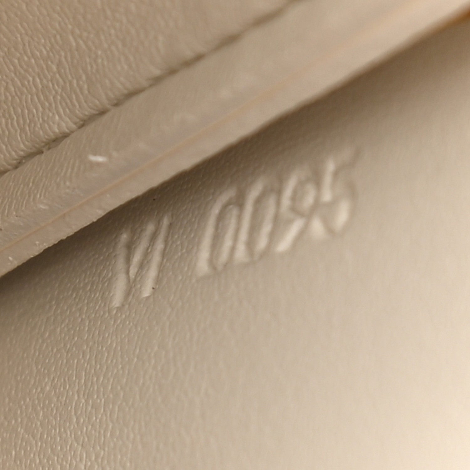 Louis Vuitton Vernis Lexington Pochette Perle 7 of 13