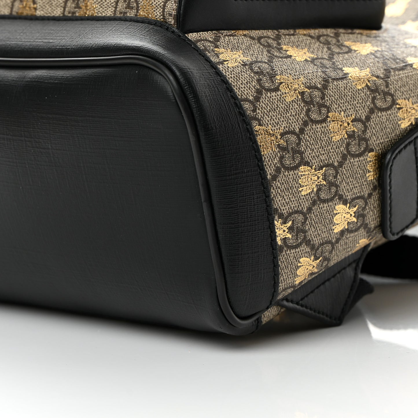 GG Supreme Monogram Bees Print Small Day Backpack Beige Oro Black