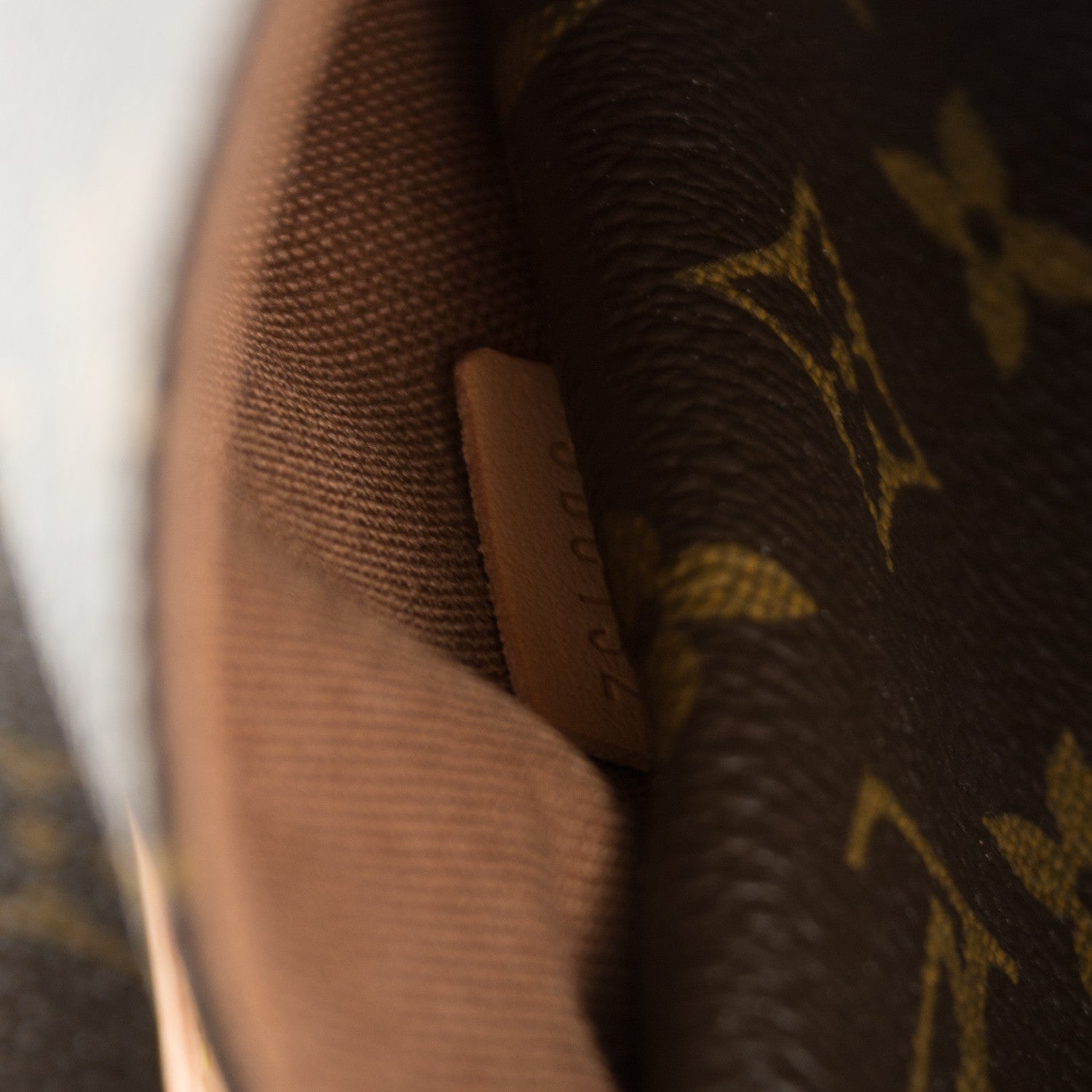 Louis Vuitton Monogram Totally MM 6 of 7