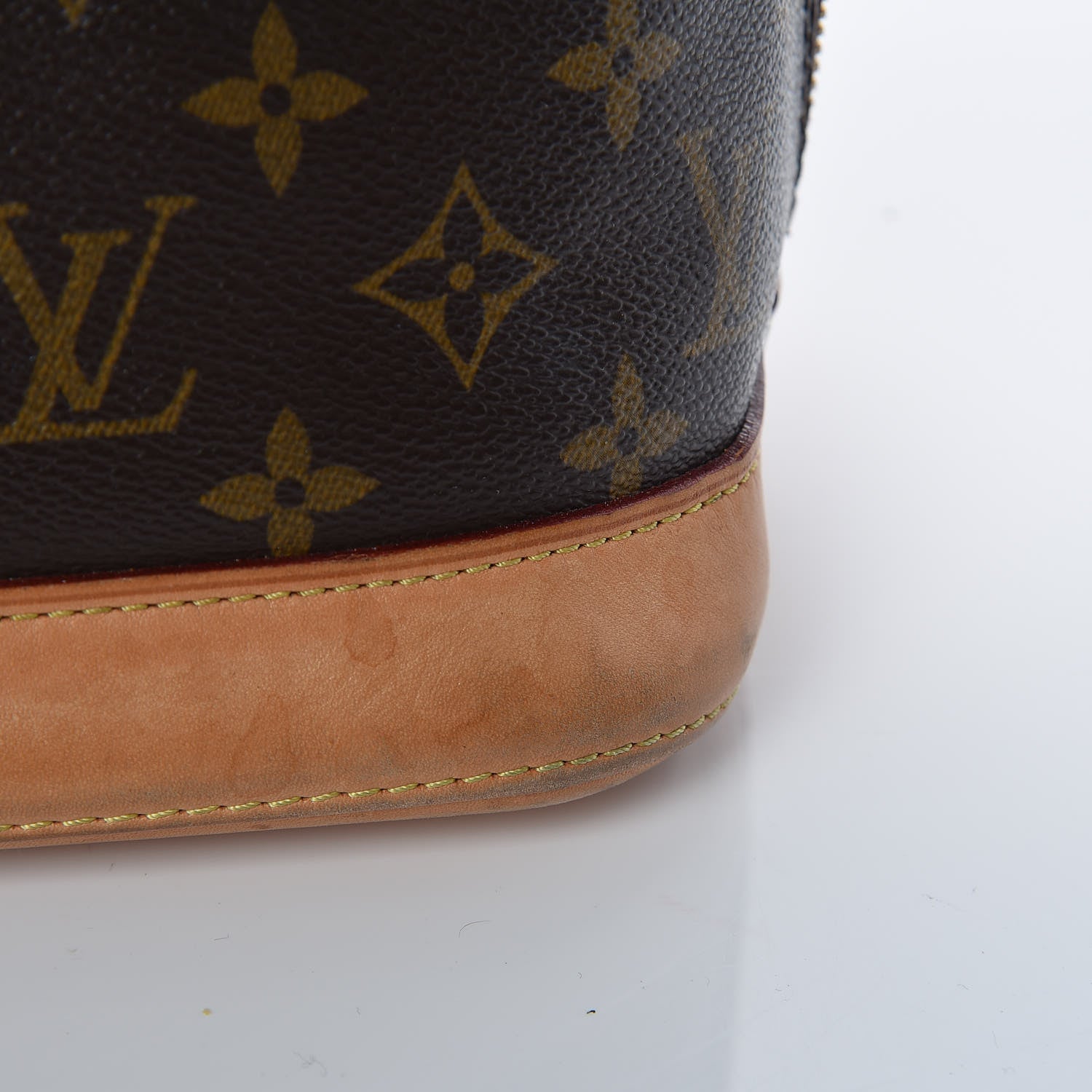 Louis Vuitton Monogram Alma PM 28 of 30