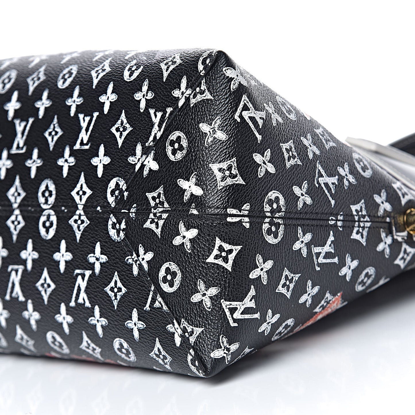Calfskin Catogram Alma Souple MM Black