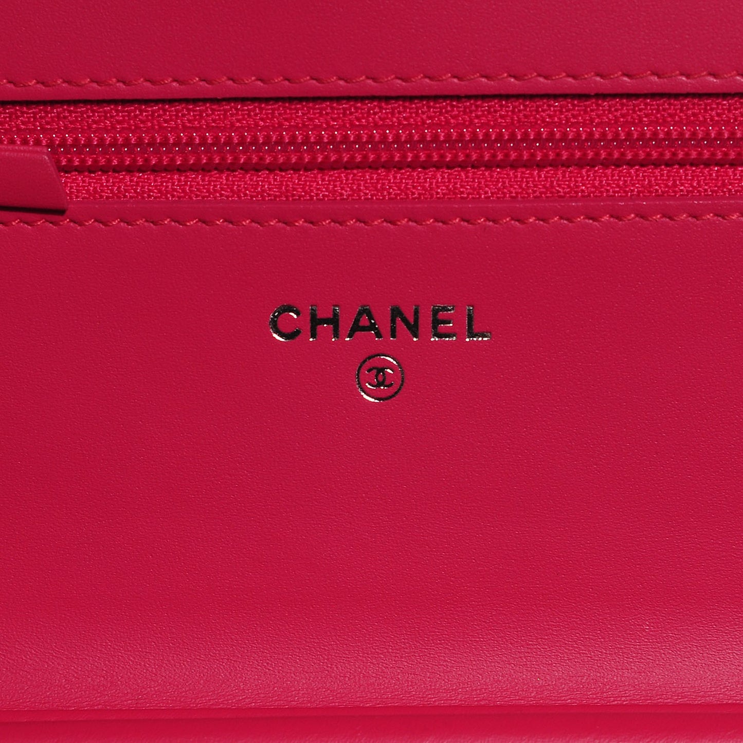 Patent Quilted Wallet On Chain WOC Fuchsia