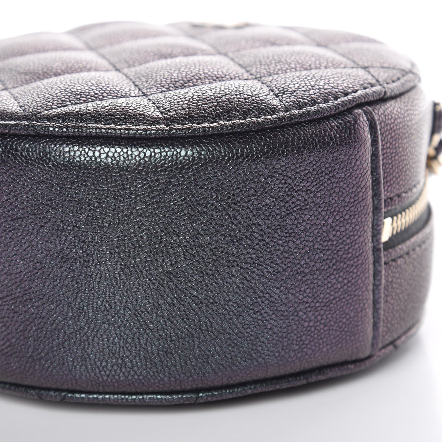 Iridescent Caviar Quilted Round Clutch With Chain Black
