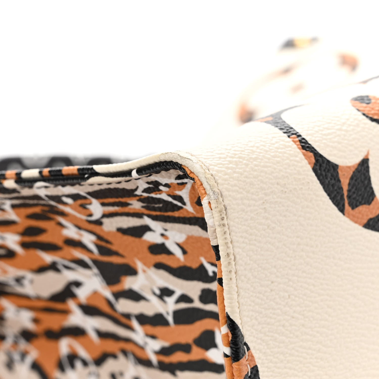 Louis Vuitton Monogram Giant Jungle Onthego GM Ivory 9 of 13