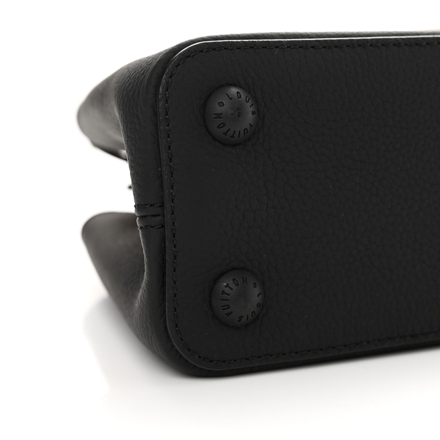 Taurillon Capucines East West MM Matte Black