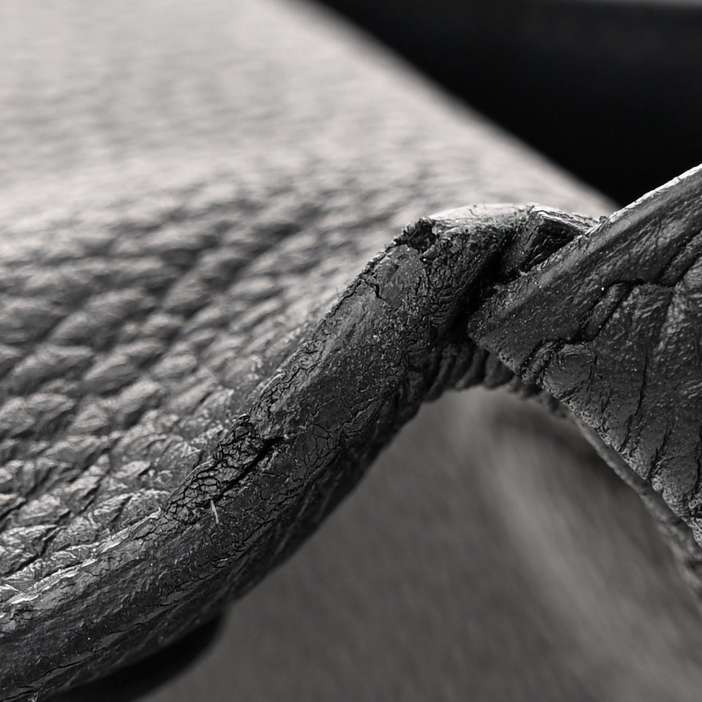 Togo Matte Alligator Kelly Retourne Touch 28 Black