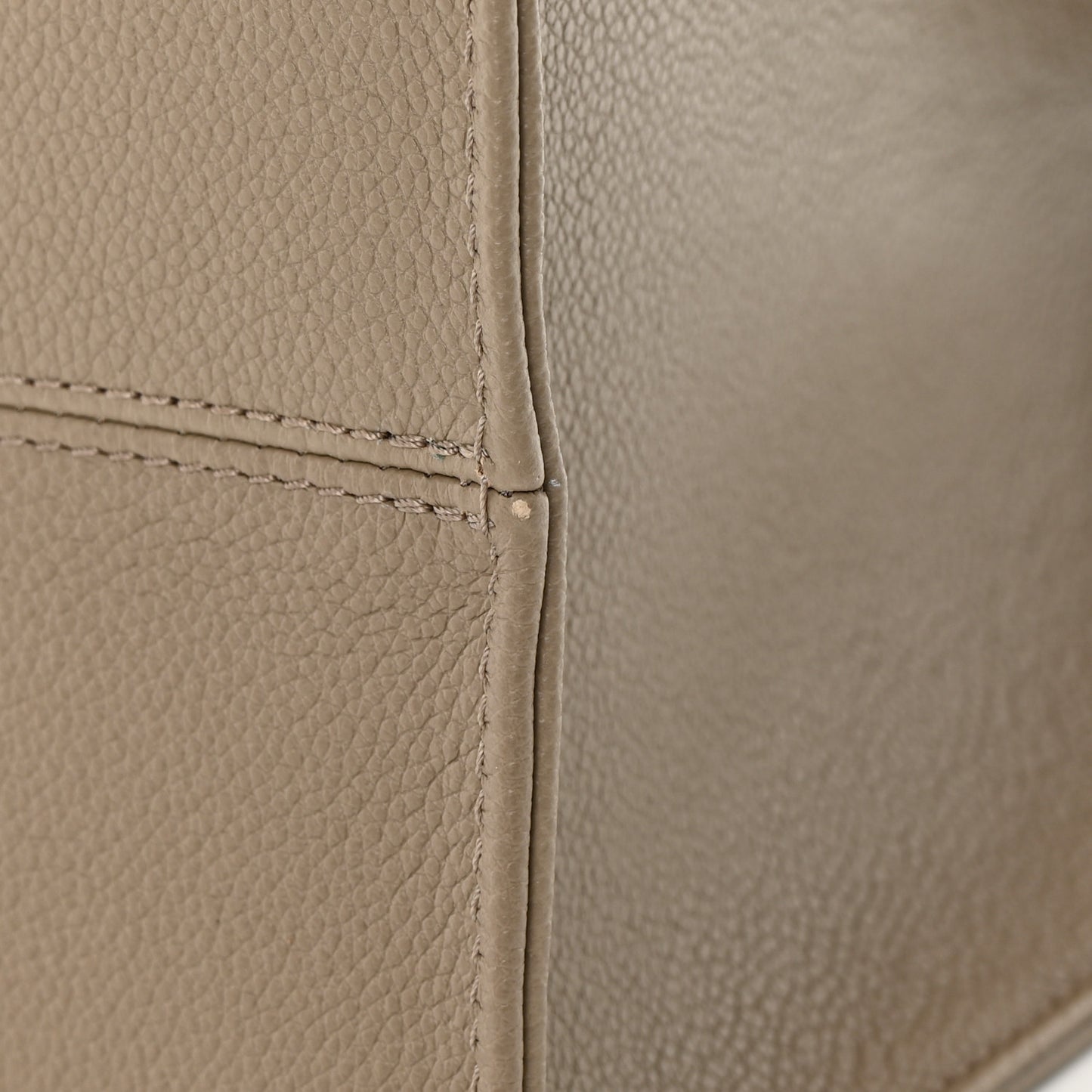 LOUIS VUITTON Empreinte Monogram Giant Onthego MM Tourterelle Creme