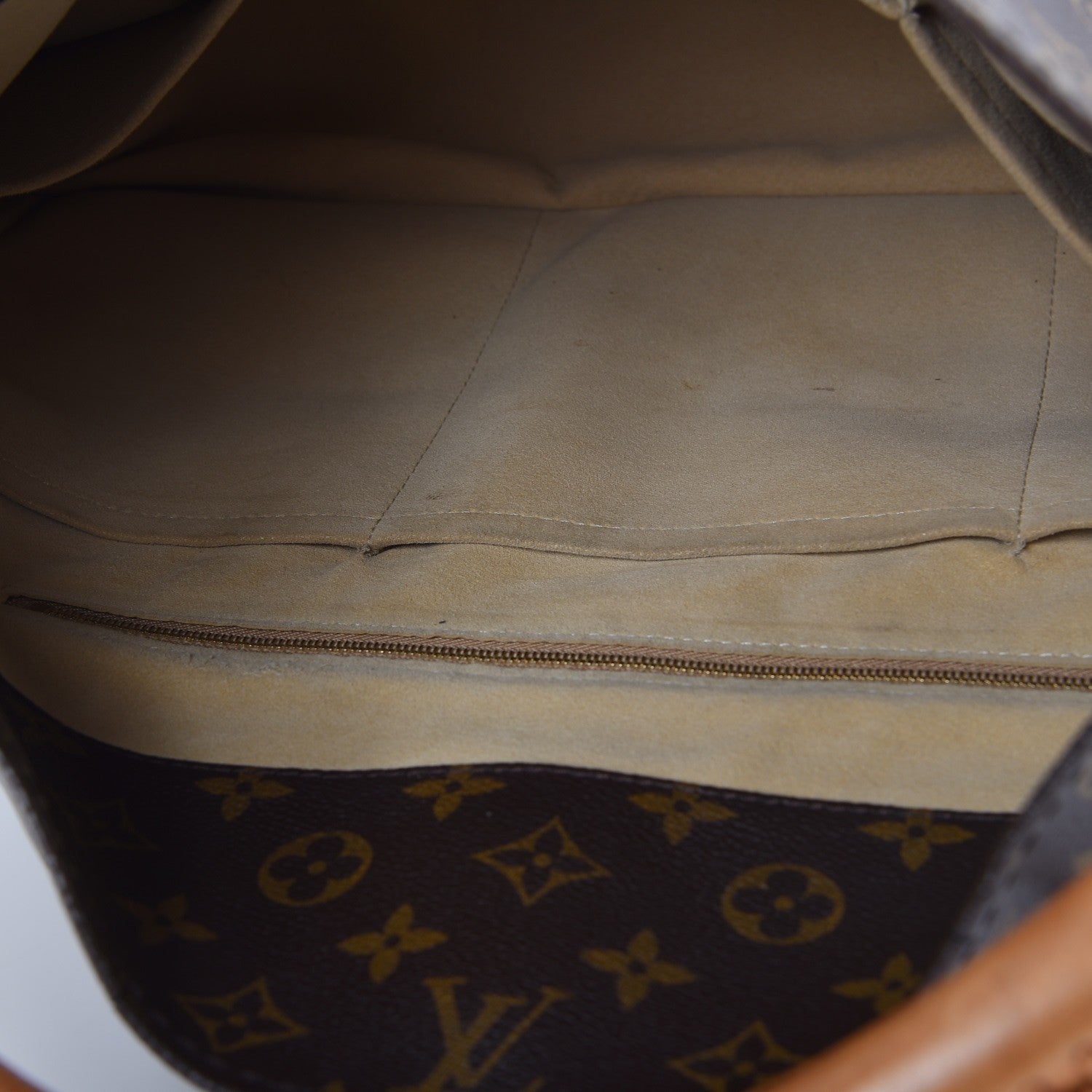Louis Vuitton Monogram Artsy MM 8 of 16