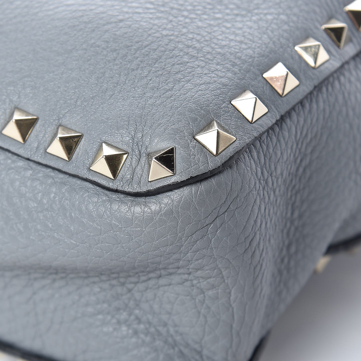 Pebbled Calfskin Large Rockstud Flip-Lock Messenger Bag Light Stone