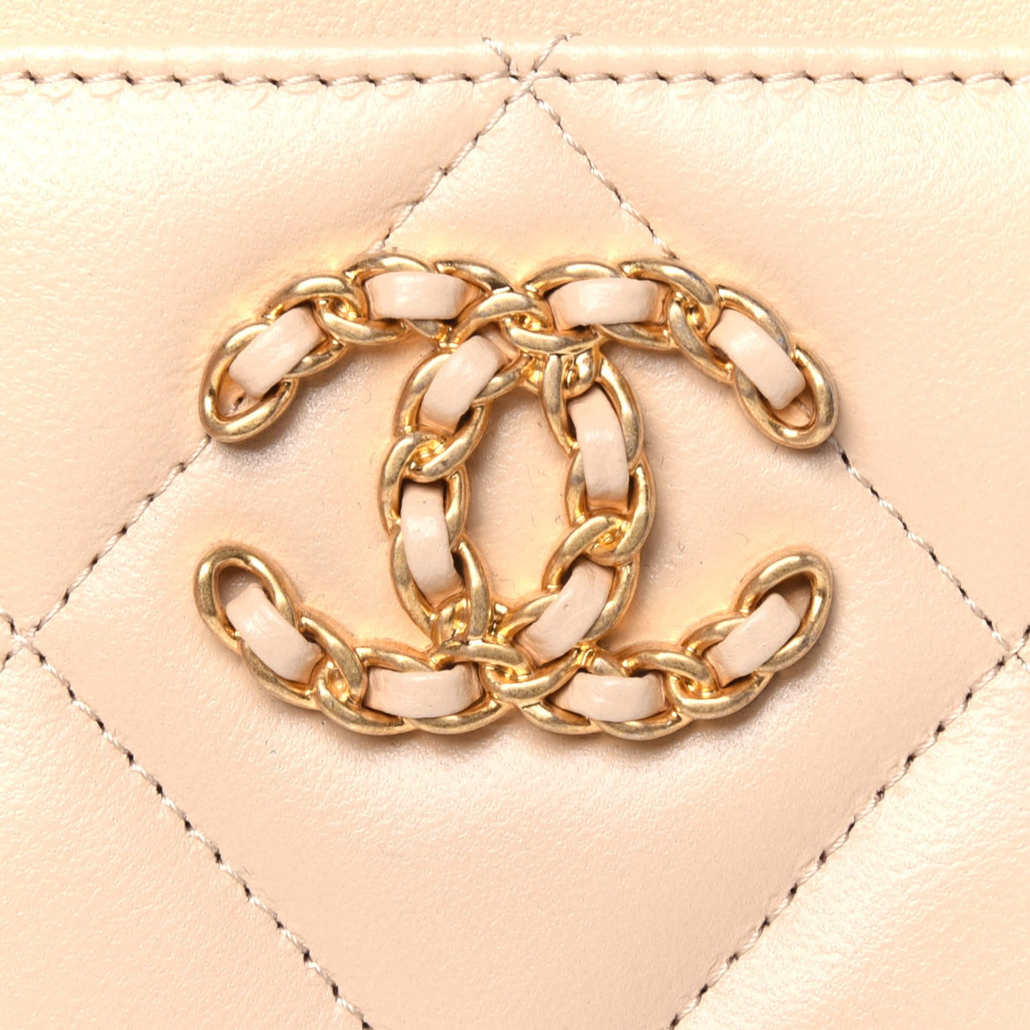 Shiny Goatskin Quilted Chanel 19 Card Holder Beige