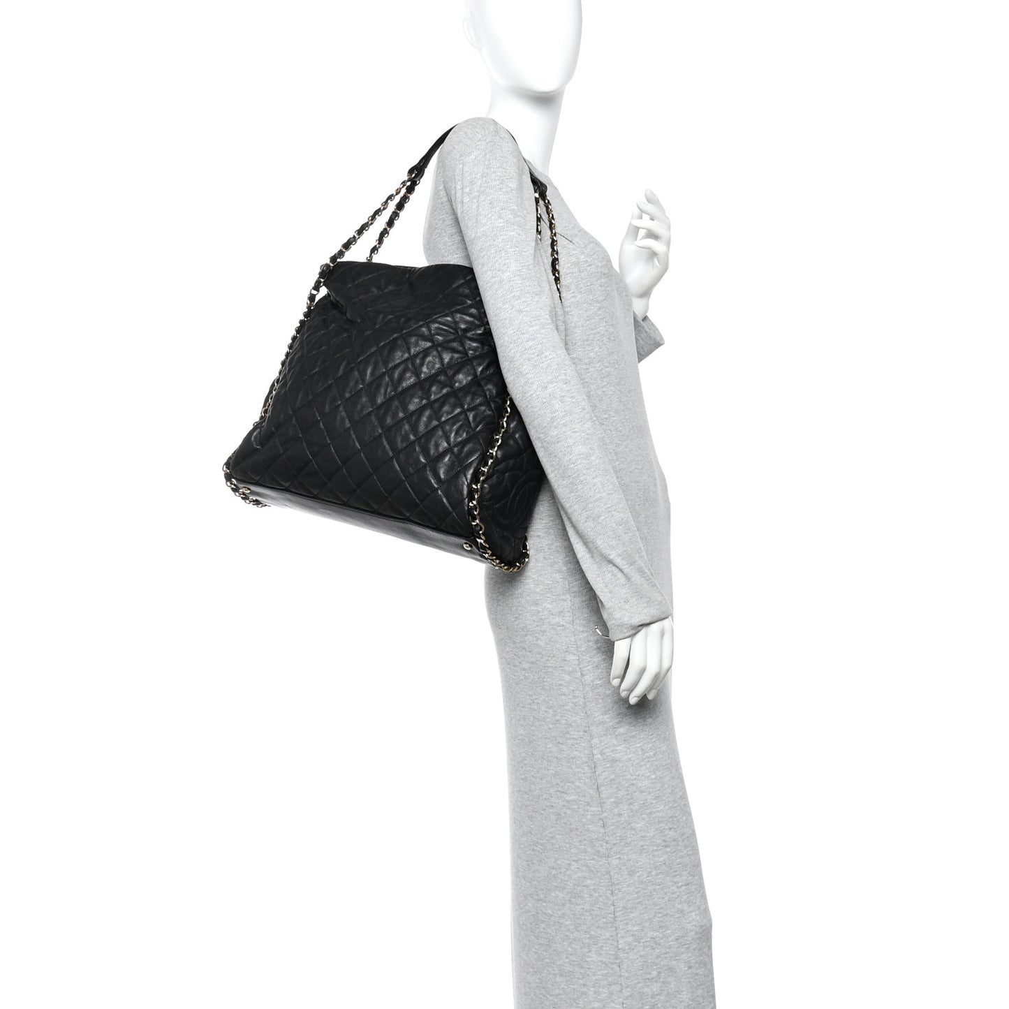 Calfskin Quilted Large Chain Me Hobo Black