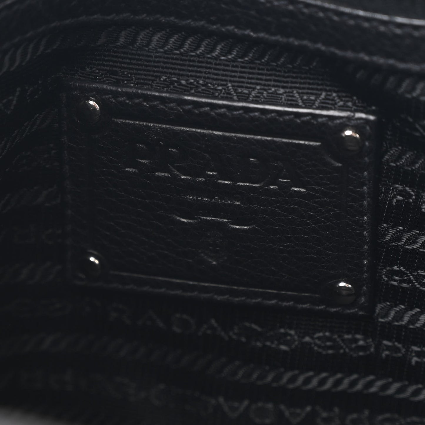 Vitello Daino Tote Black