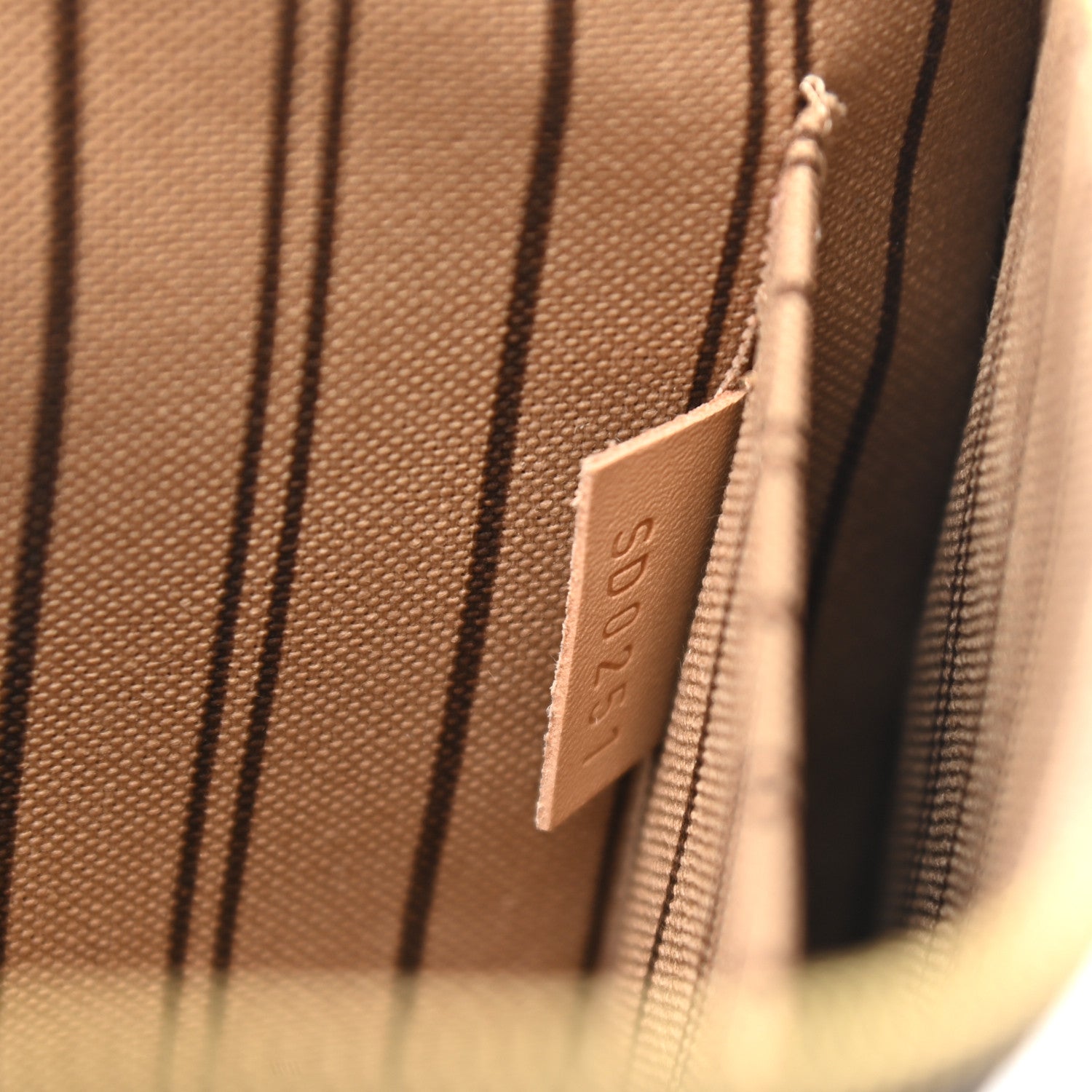 Louis Vuitton Monogram Neverfull MM GM Pochette 7 of 7