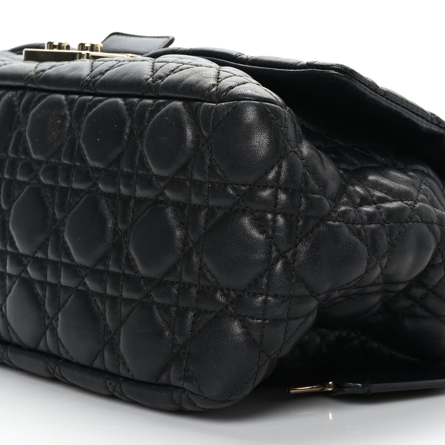 Lambskin Cannage Large New Lock Flap Black