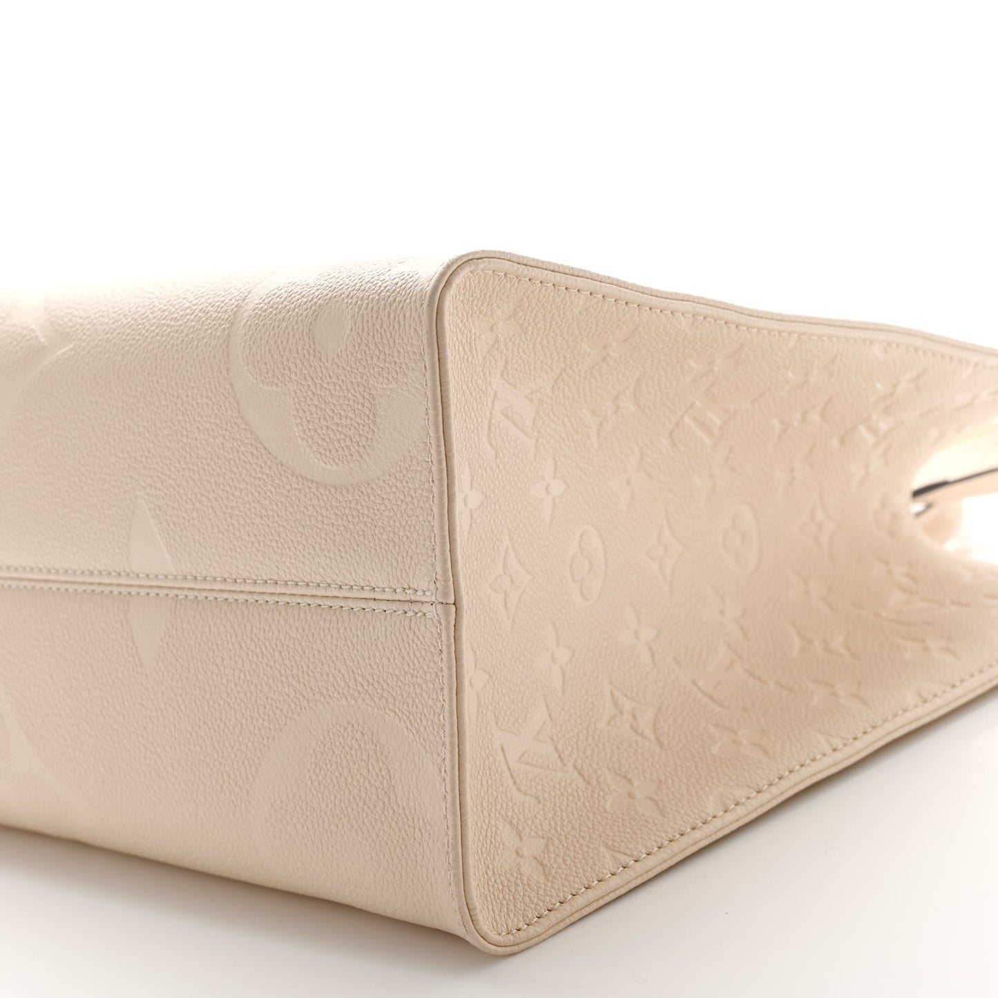 Empreinte Monogram Giant Onthego MM Creme