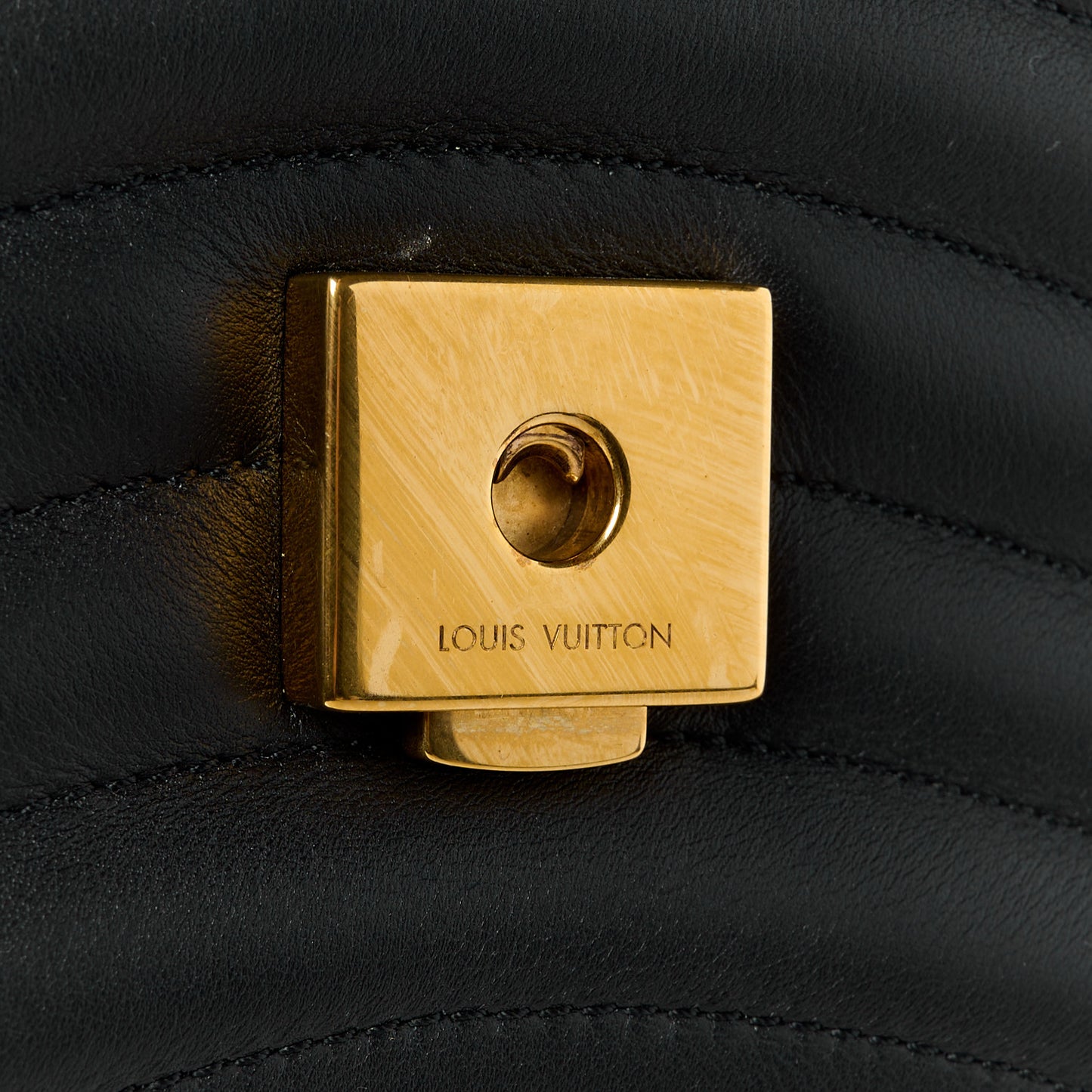 Calfskin New Wave Chain PM Black